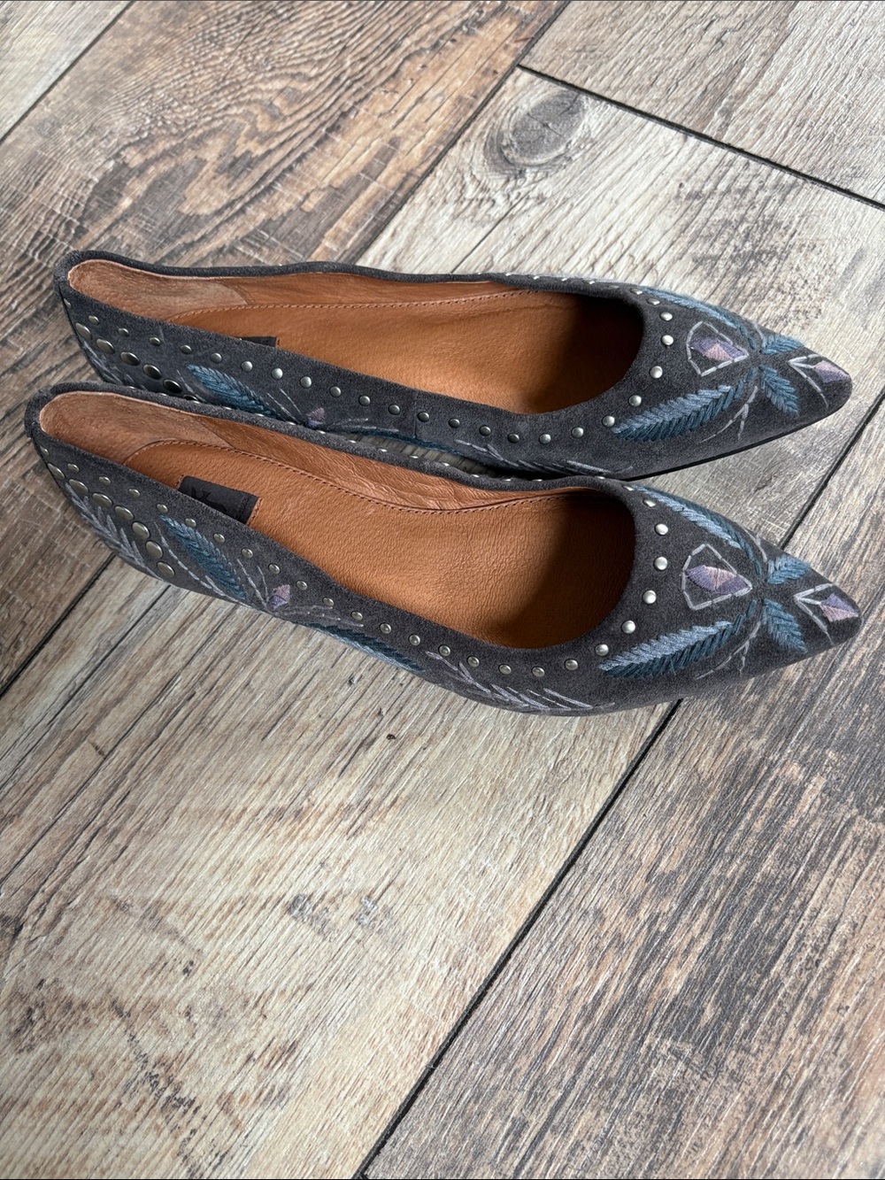 Frye Gray Studded Embroidered Pointy Suede Flats Size 6.5 - Picture 4 of 13